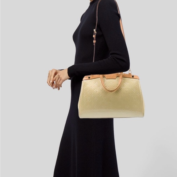 Louis Vuitton Monogram Vernis Brea MM - Picture 4 of 6